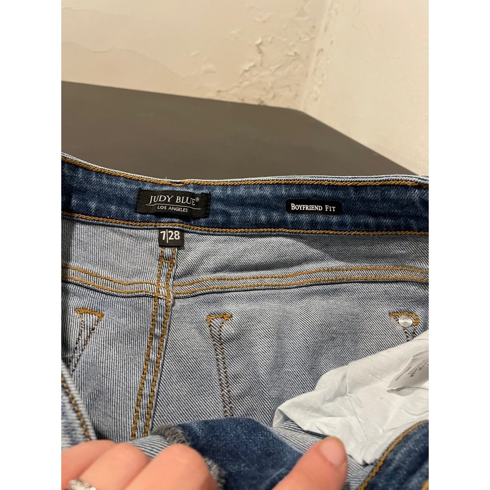 Judy Blue Jeans Women's Size 728 Boyfriend Fit Distressed Light Wash Denim - Picture 2 of 4
